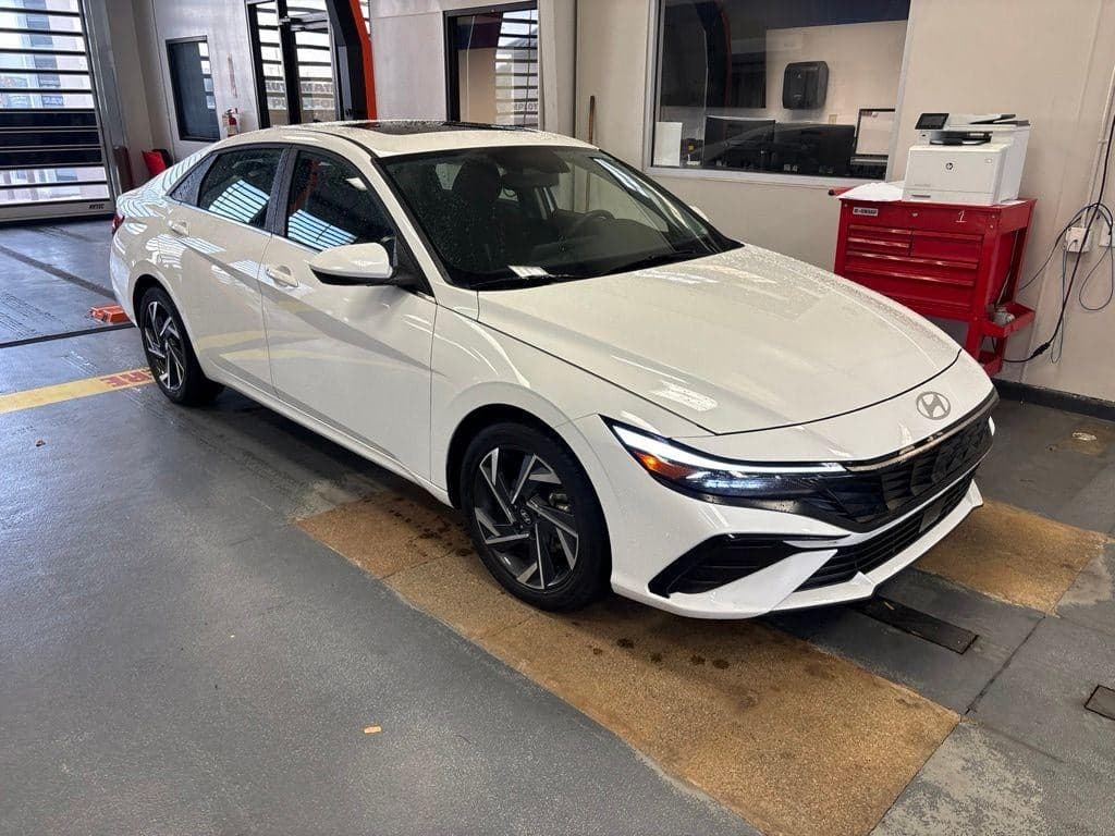 2024 Hyundai Elantra SEL — photo 1 of 29