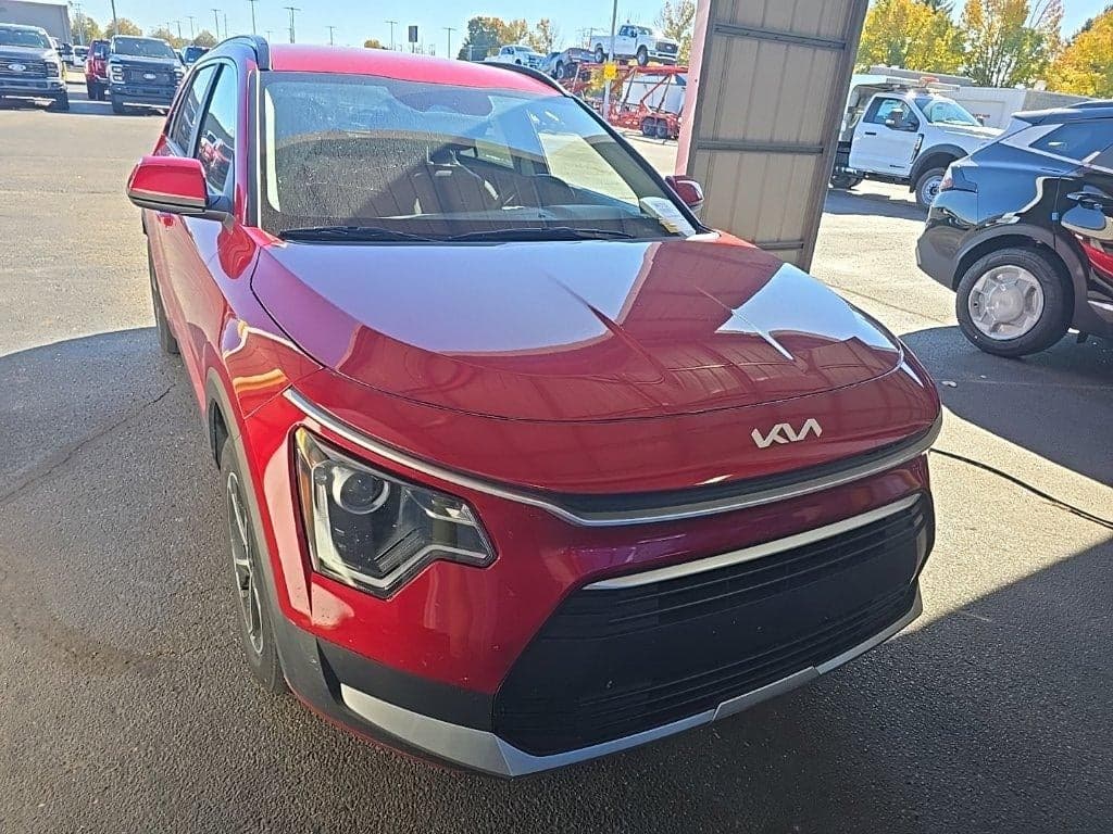 2025 Kia Niro LX — photo 1 of 5