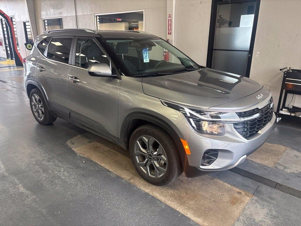 2024 Kia Seltos S — photo 1 of 5