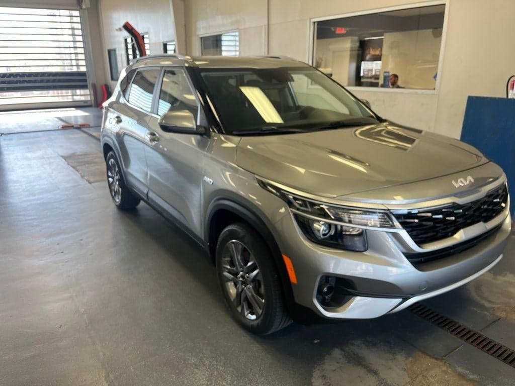 2023 Kia Seltos S — photo 1 of 28
