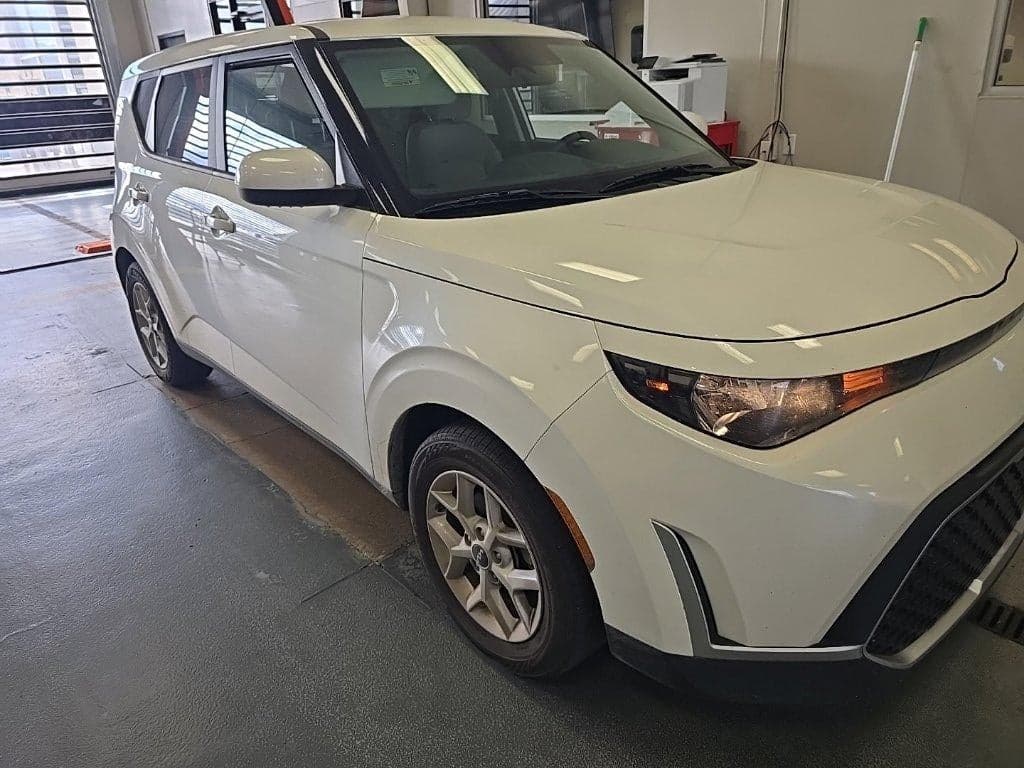 2023 Kia Soul LX — photo 1 of 5