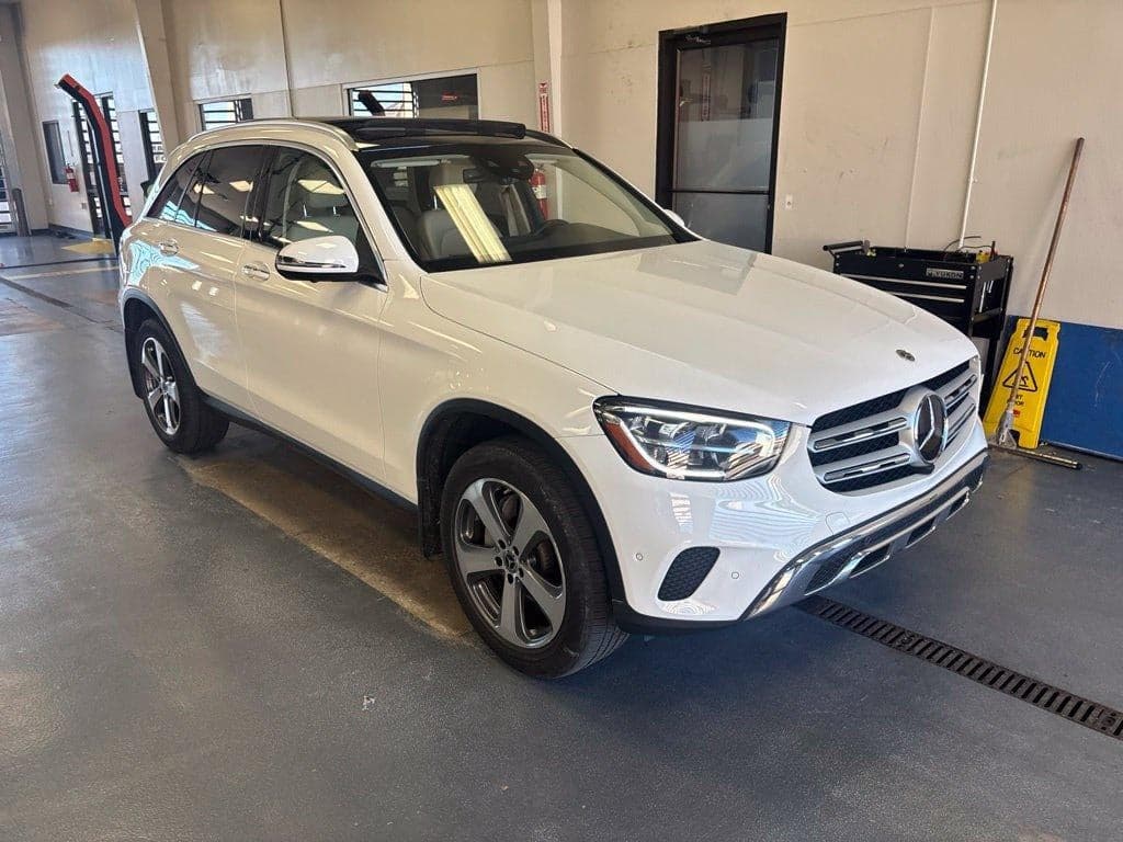 2021 Mercedes-Benz GLC GLC 300 — photo 1 of 5