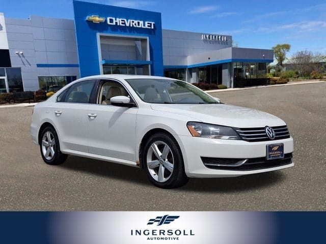 2013 Volkswagen Passat SE — photo 1 of 32