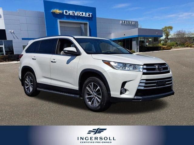 2019 Toyota Highlander SE — photo 1 of 33