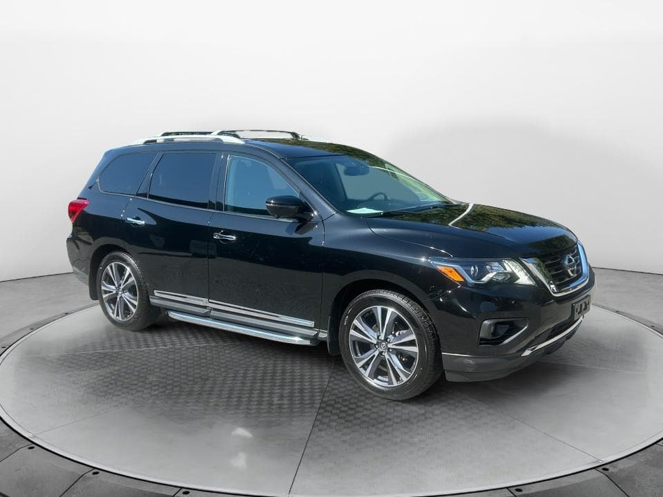 2019 Nissan Pathfinder Platinum — photo 1 of 5