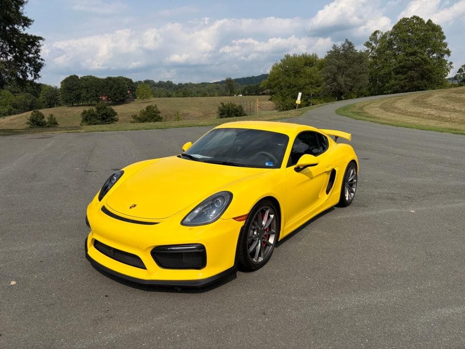 2016 Porsche Cayman GT4 — photo 1 of 5