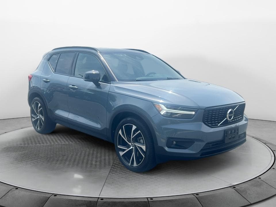2021 Volvo XC40 R-Design — photo 1 of 5