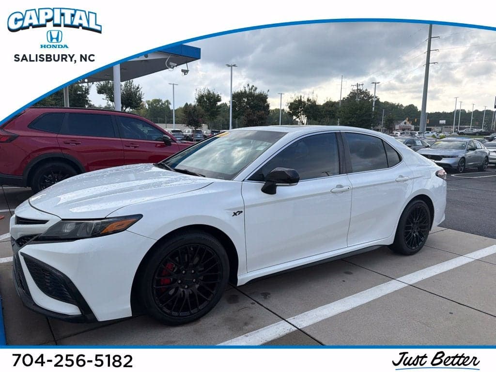 2022 Toyota Camry SE — photo 1 of 13