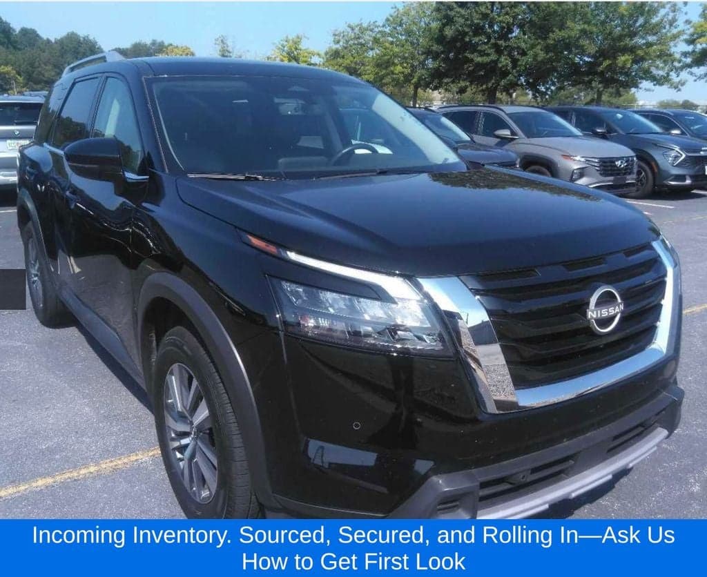 2025 Nissan Pathfinder SL — photo 1 of 5