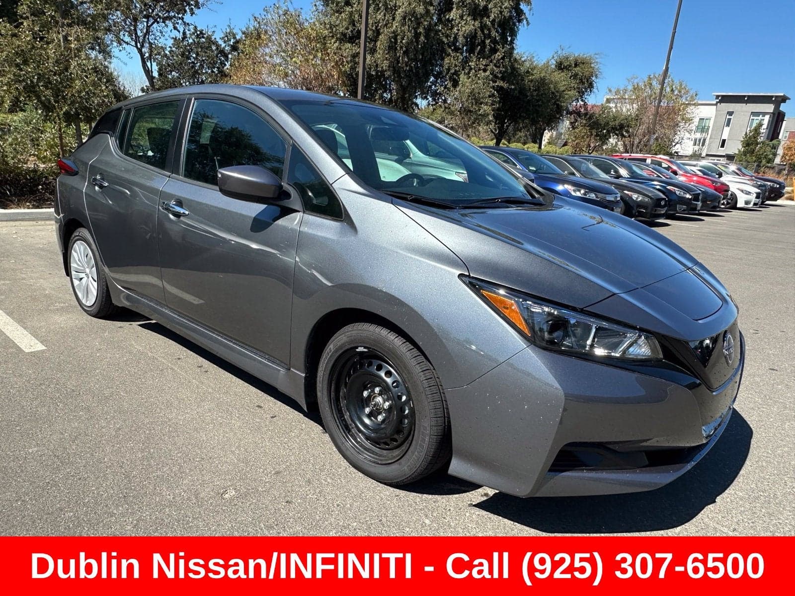 2025 Nissan LEAF S — photo 1 of 4