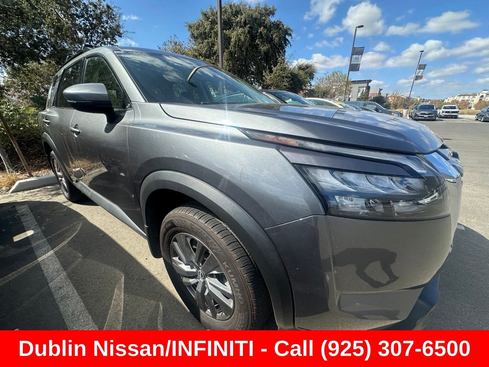 2025 Nissan Pathfinder SV — photo 1 of 6