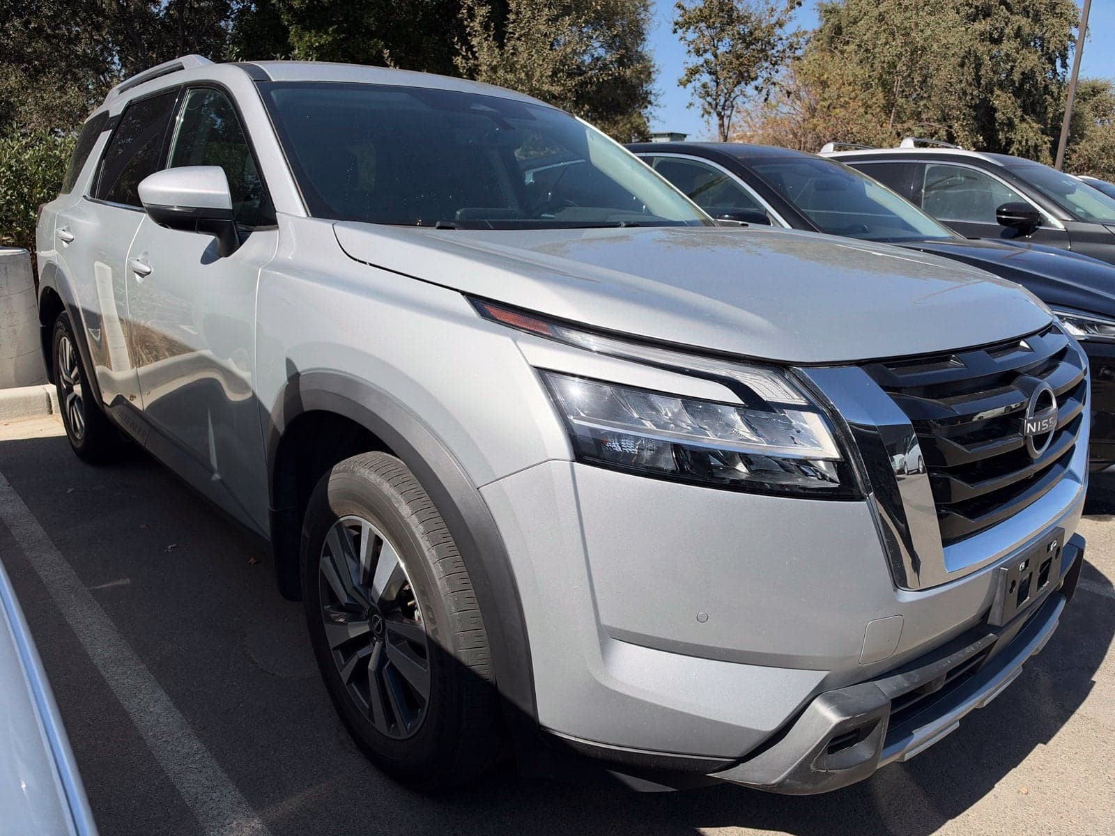 2024 Nissan Pathfinder SL — photo 1 of 5