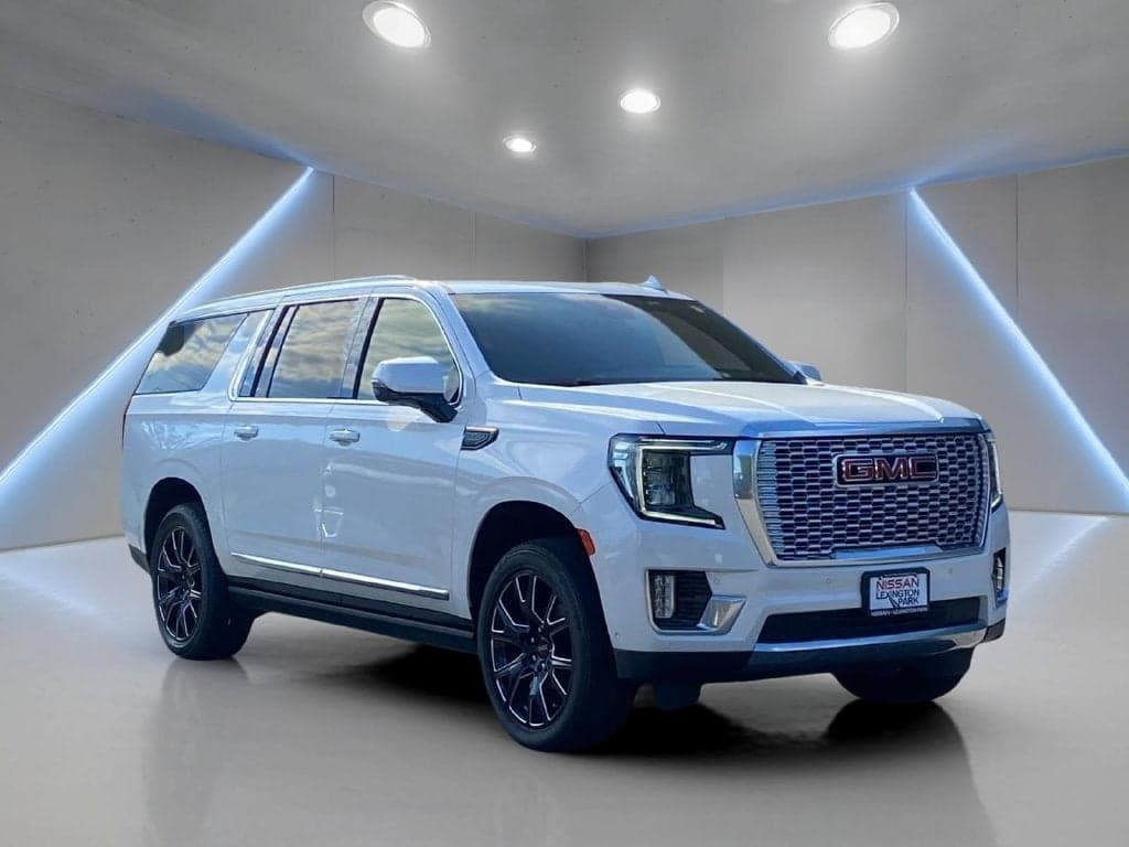 2023 GMC Yukon XL Denali — photo 1 of 5