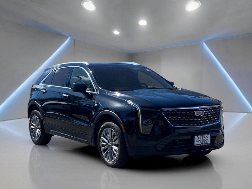 2025 Cadillac XT4 FWD Premium Luxury — photo 1 of 5