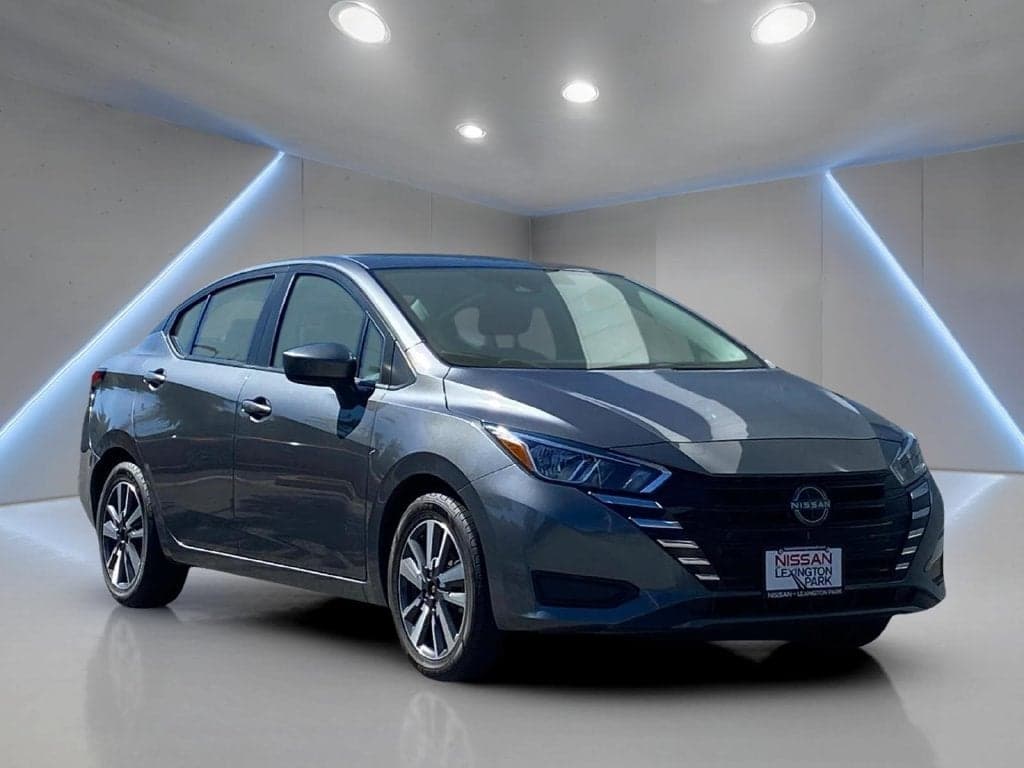 2024 Nissan Versa Base — photo 1 of 5