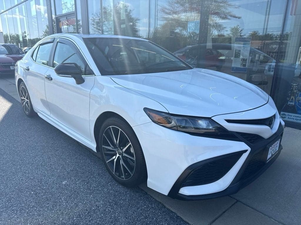 2023 Toyota Camry SE — photo 1 of 4