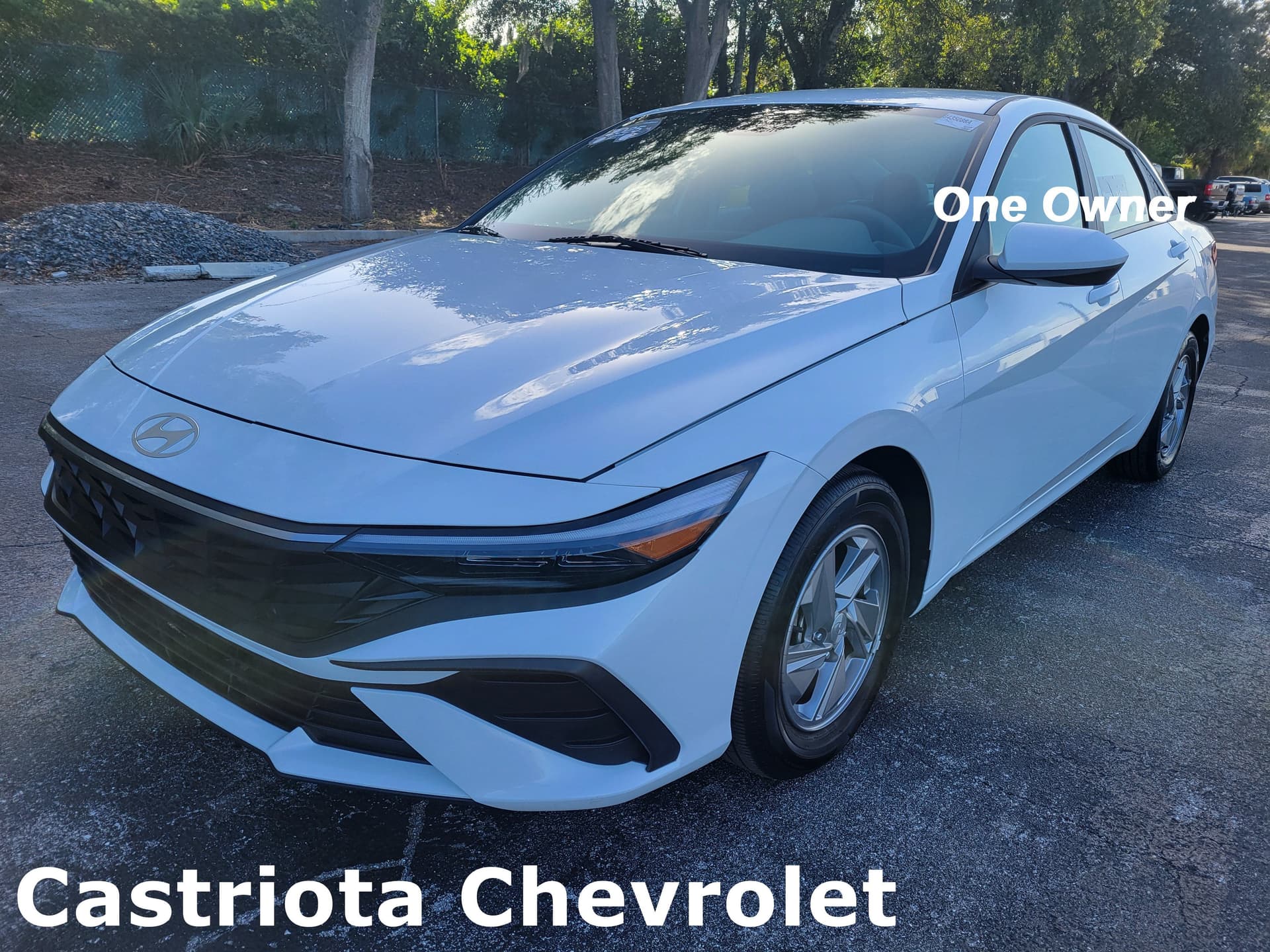 2025 Hyundai Elantra SE — photo 1 of 5
