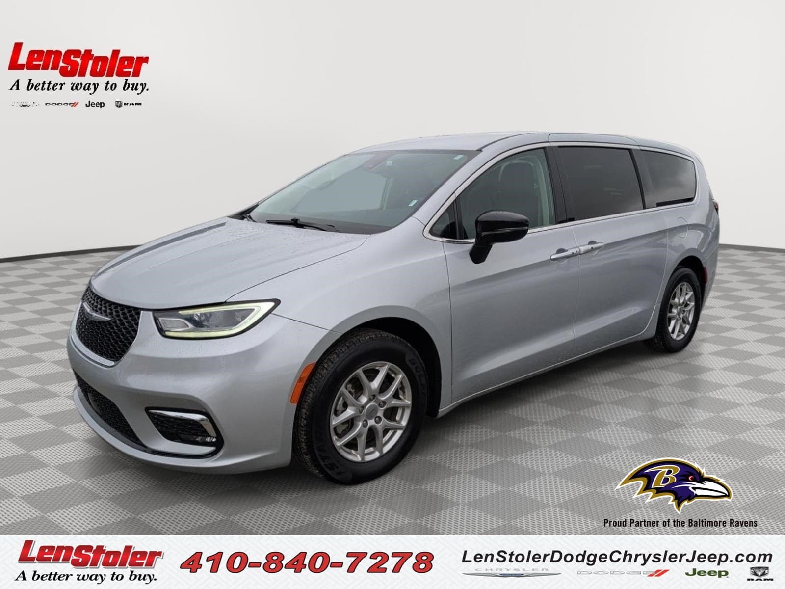2024 Chrysler Pacifica Touring L — photo 1 of 42