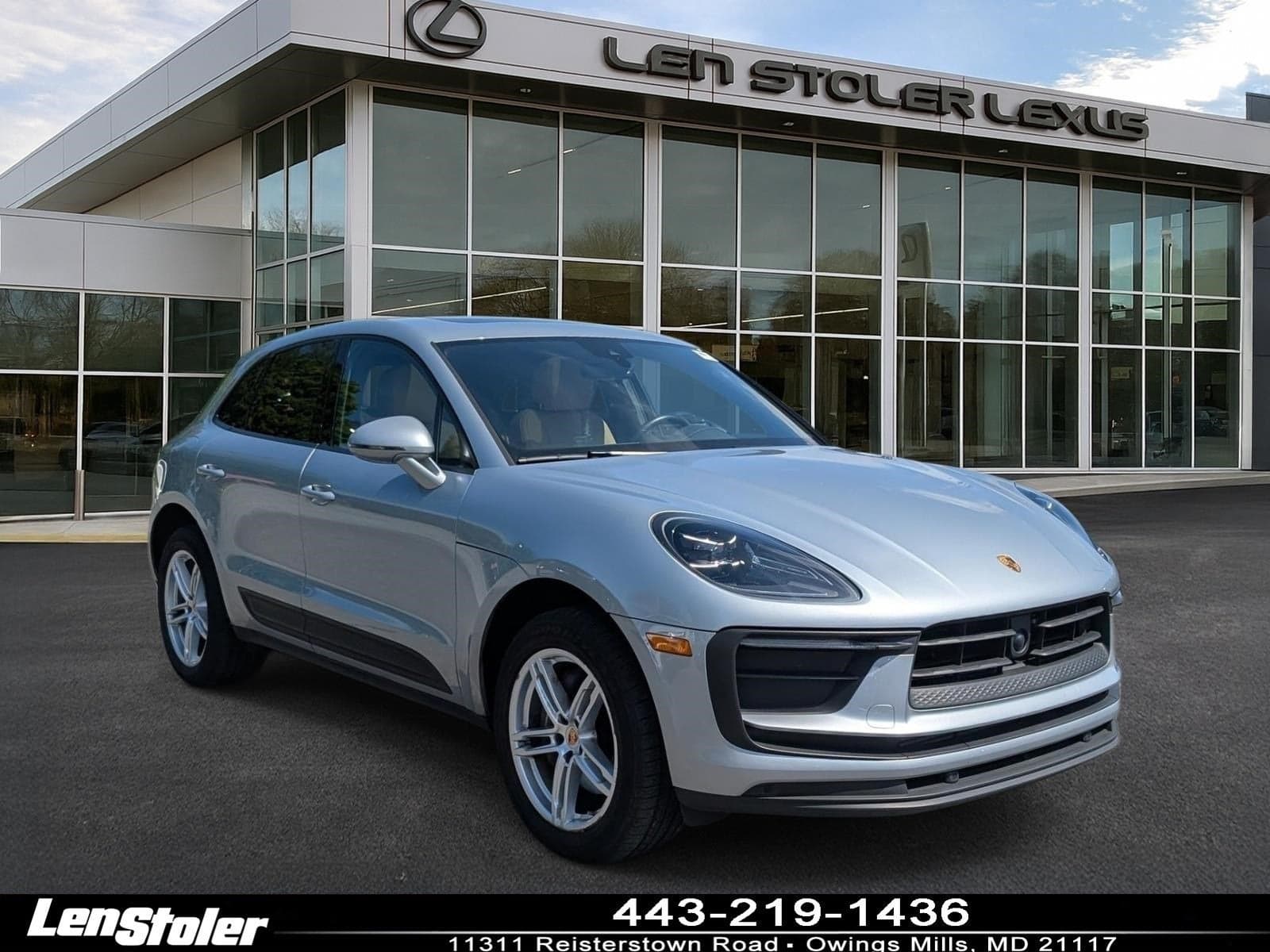 2024 Porsche Macan Base — photo 1 of 34