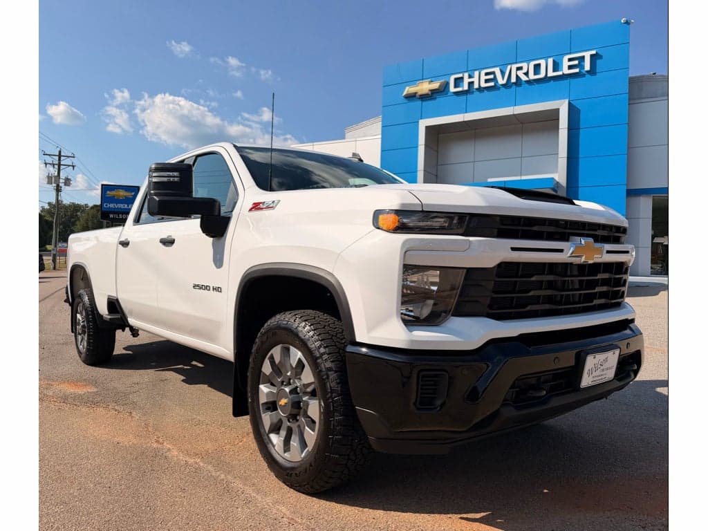 2025 Chevrolet Silverado 2500HD Custom — photo 1 of 32