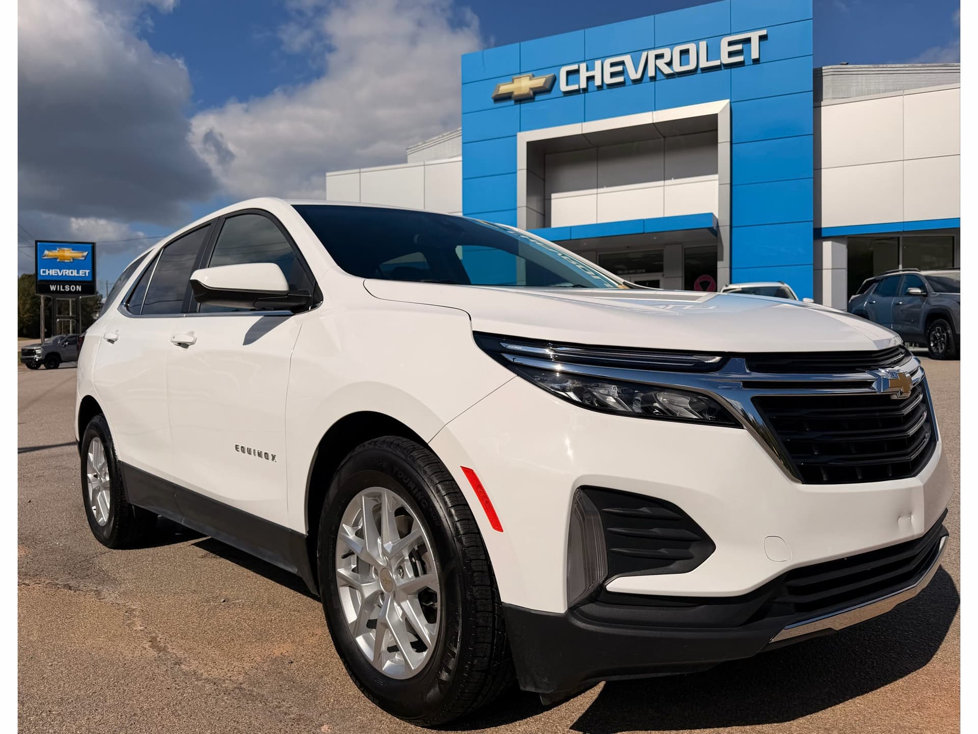 2022 Chevrolet Equinox LT — photo 1 of 5