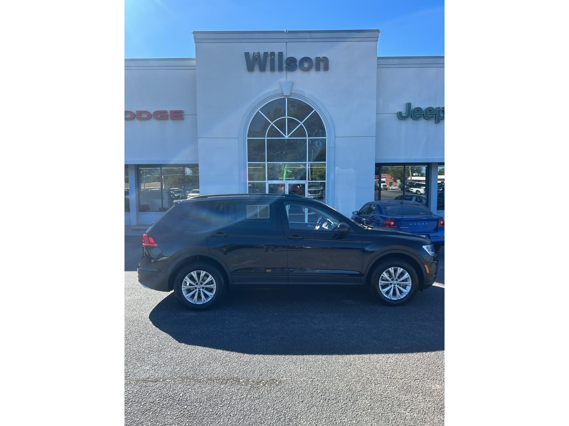 2019 Volkswagen Tiguan S — photo 1 of 5