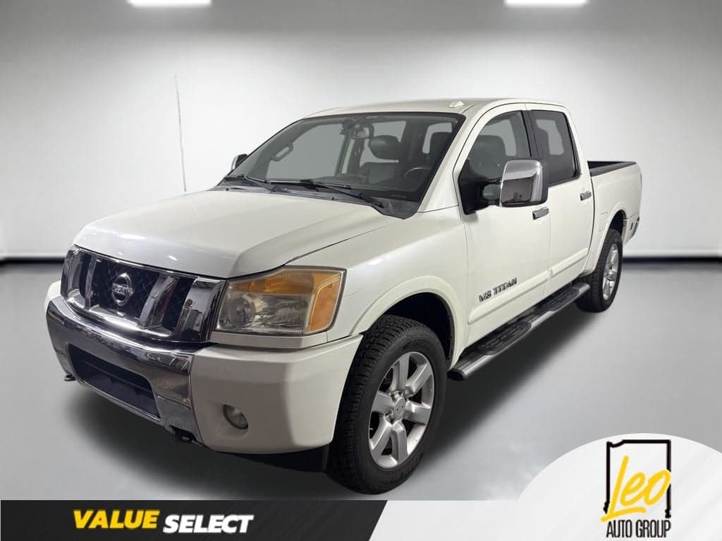 2014 Nissan Titan SL — photo 1 of 23