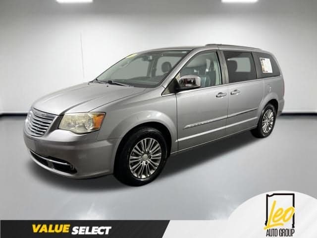 2013 Chrysler Town & Country Touring-L — photo 1 of 11