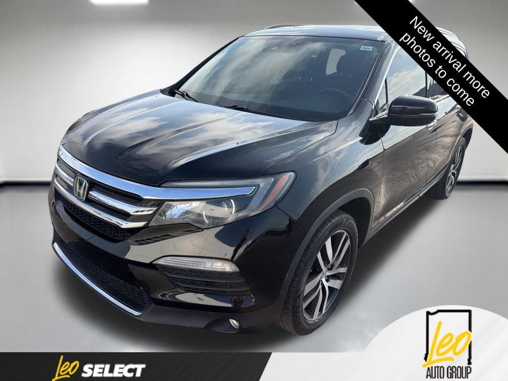 2017 Honda Pilot Touring — photo 1 of 11