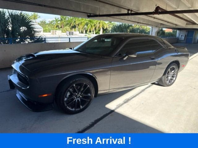 2022 Dodge Challenger GT — photo 1 of 5
