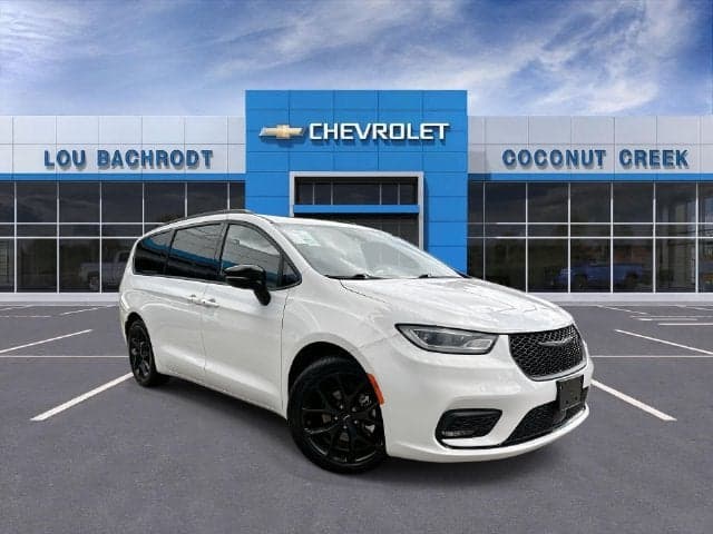 2025 Chrysler Pacifica Limited — photo 1 of 5