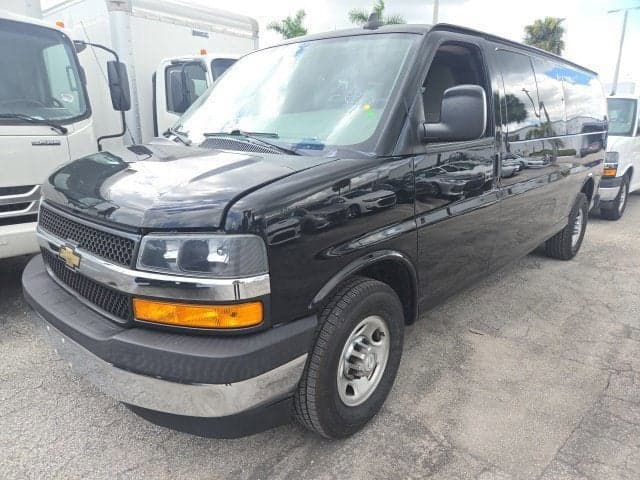 2018 Chevrolet Express Passenger LT — photo 1 of 37