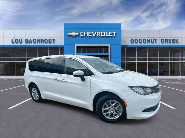 2023 Chrysler Voyager LX — photo 1 of 37