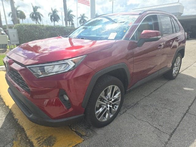 2020 Toyota RAV4 XLE Premium — photo 1 of 5