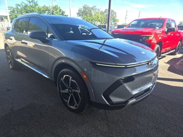 2025 Chevrolet Equinox EV LT — photo 1 of 5