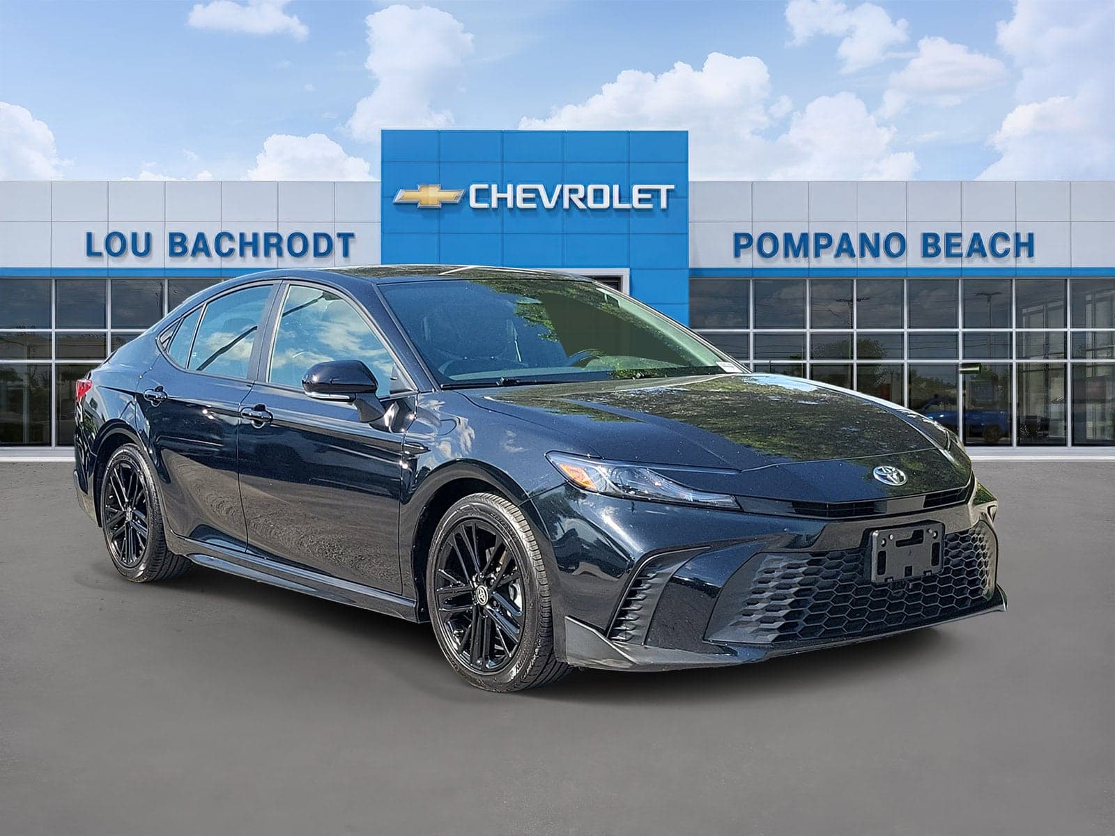 2025 Toyota Camry LE — photo 1 of 18