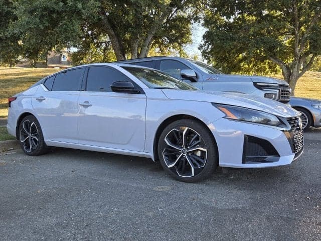 2025 Nissan Altima SR — photo 1 of 5