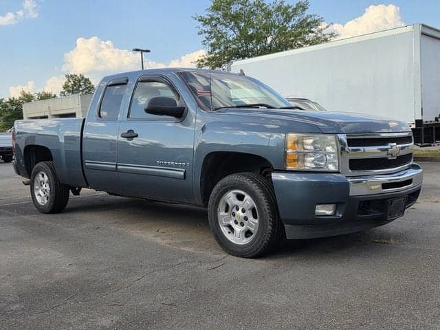 2009 Chevrolet Silverado 1500 LT — photo 1 of 11