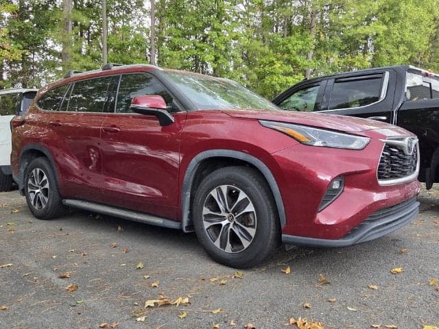 2022 Toyota Highlander XLE — photo 1 of 8