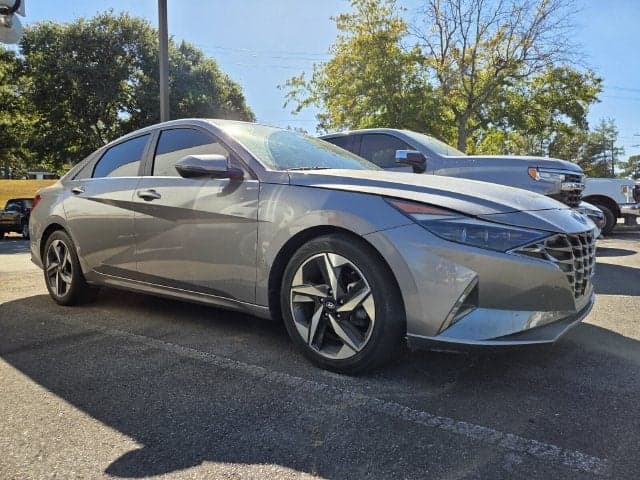 2023 Hyundai Elantra Limited — photo 1 of 5