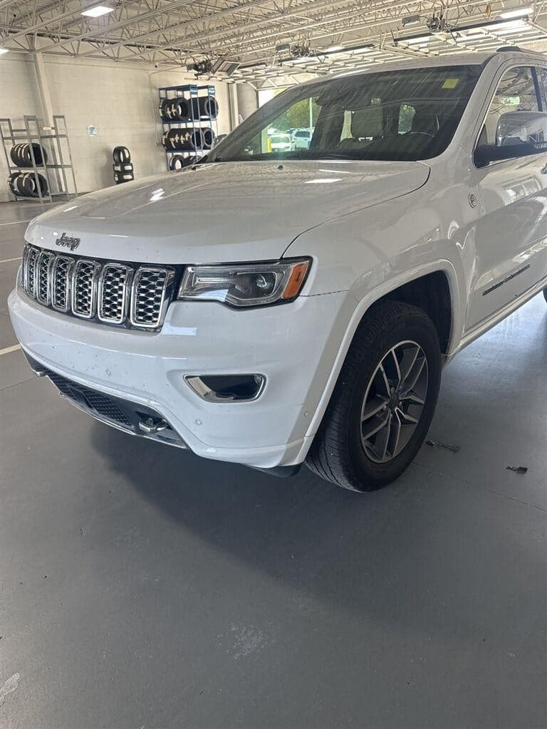 2020 Jeep Grand Cherokee Overland — photo 1 of 29