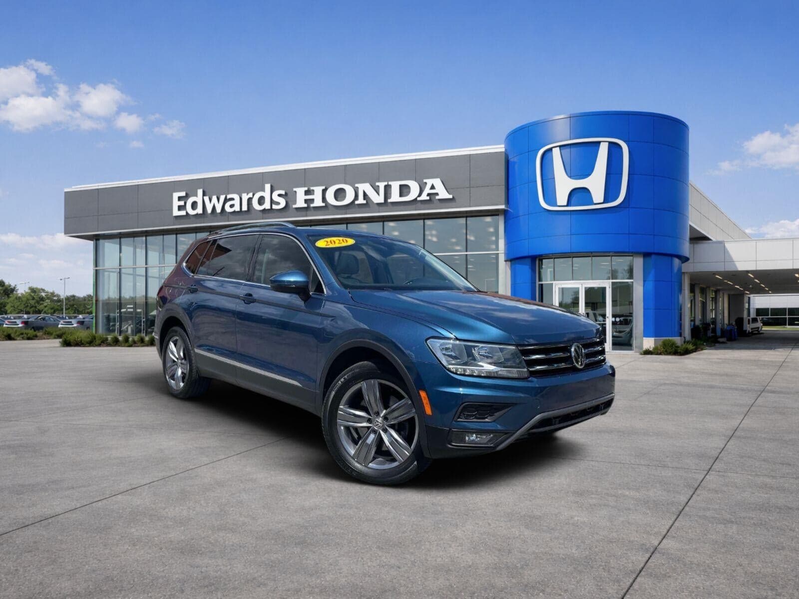 2020 Volkswagen Tiguan SEL — photo 1 of 32