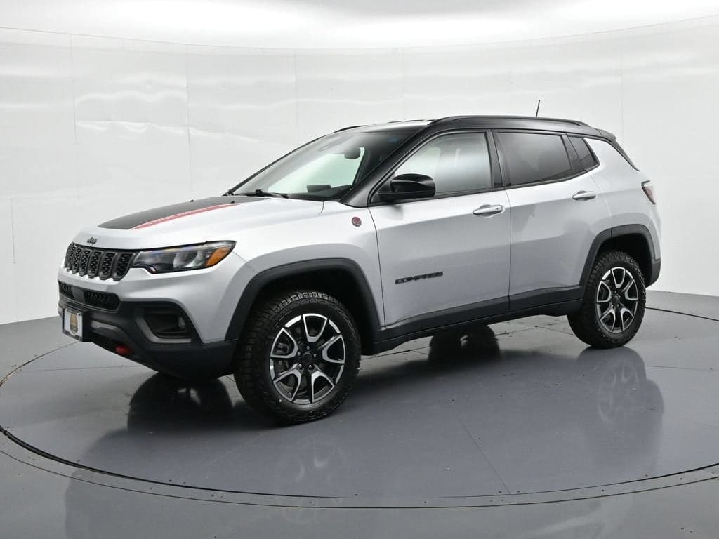 2025 Jeep Compass Trailhawk — photo 1 of 41