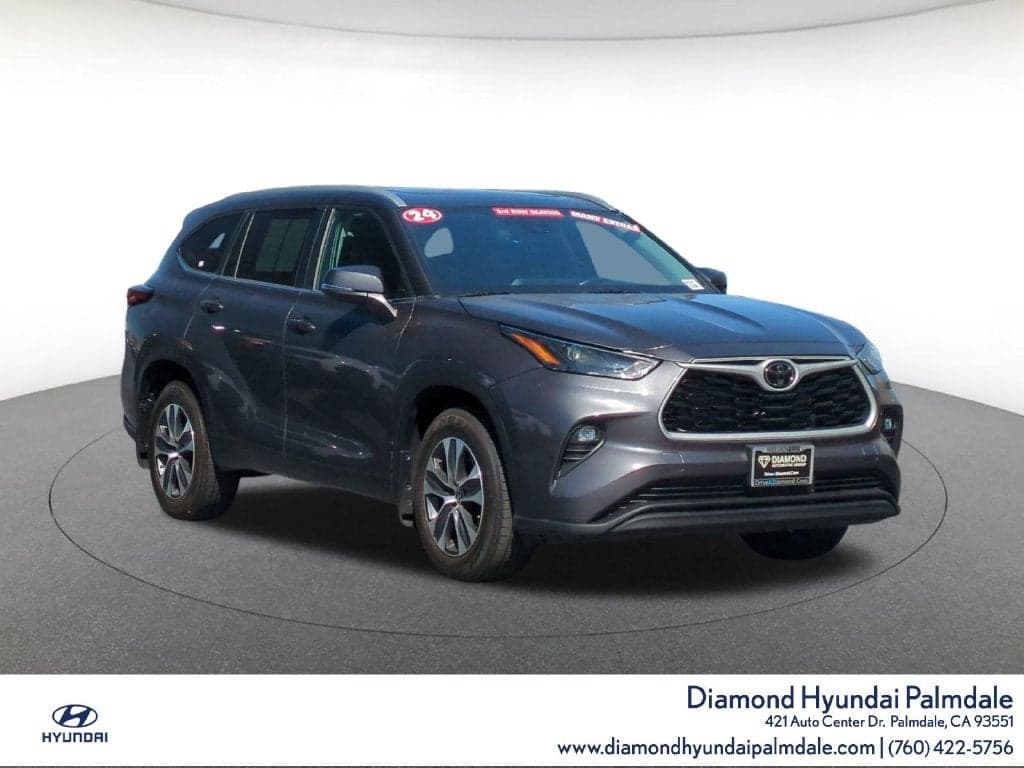 2024 Toyota Highlander XLE — photo 1 of 5