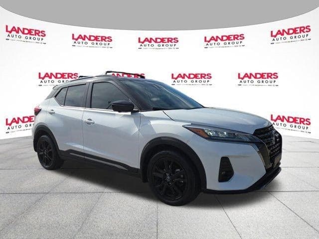 2024 Nissan Kicks SR — photo 1 of 44