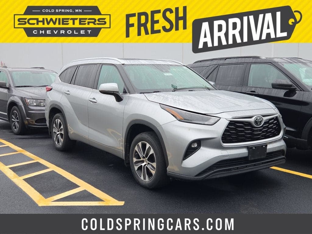 2023 Toyota Highlander XLE — photo 1 of 3