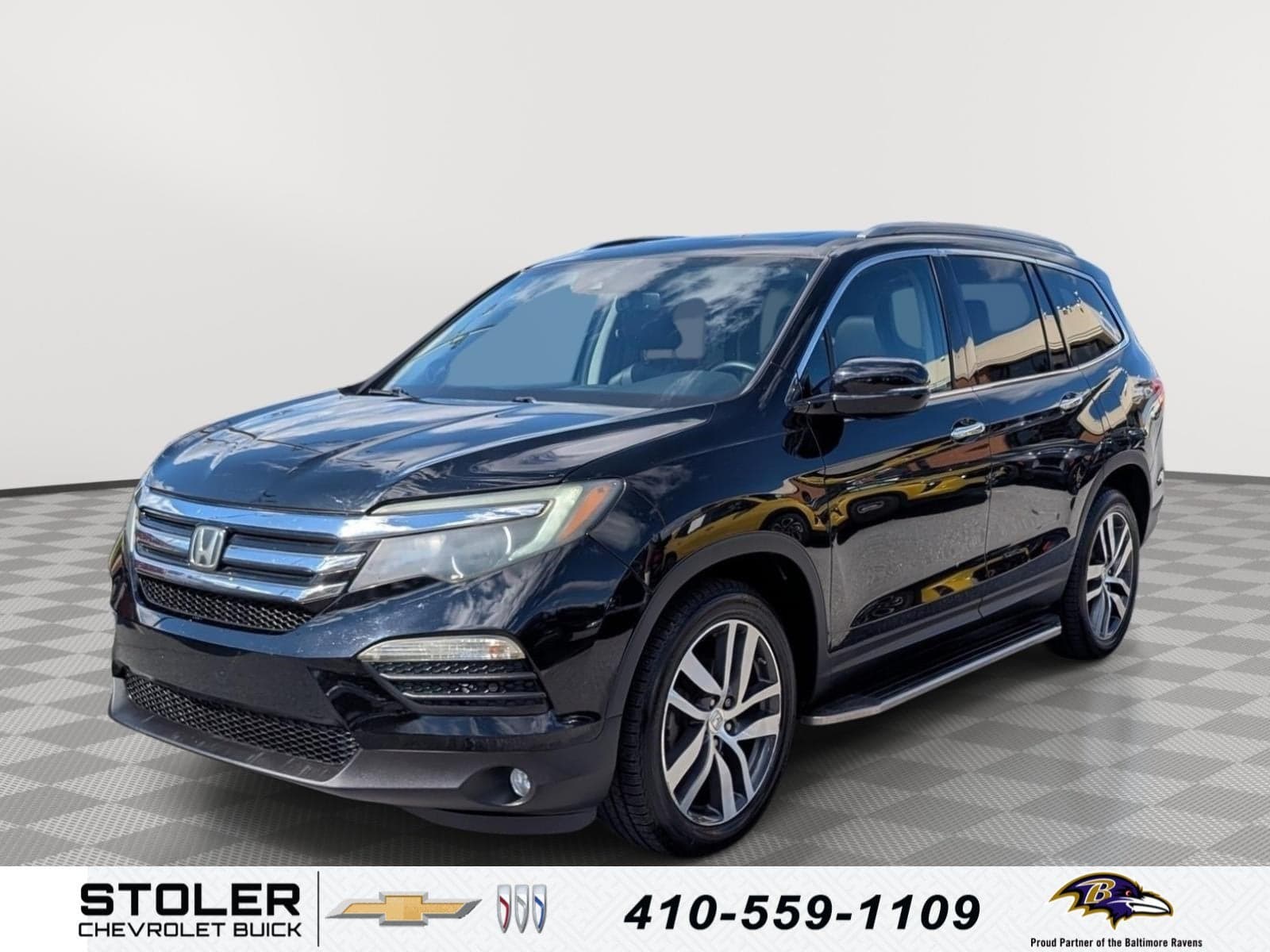 2017 Honda Pilot Touring — photo 1 of 37