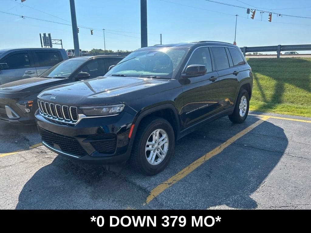 2023 Jeep Grand Cherokee Laredo — photo 1 of 3