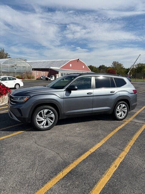 2023 Volkswagen Atlas 3.6L V6 SE w/Technology — photo 1 of 3