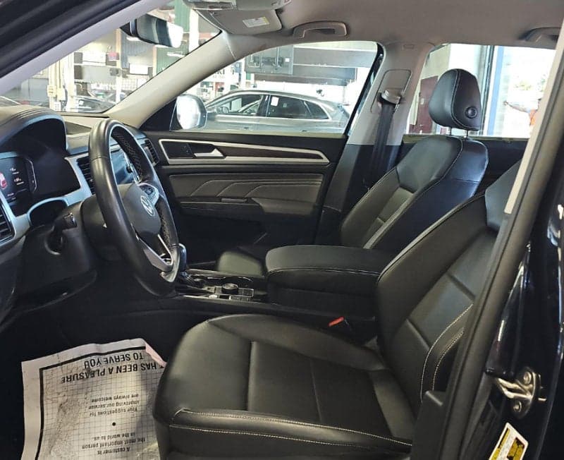 2023 Volkswagen Atlas 3.6L V6 SE w/Technology — photo 1 of 5